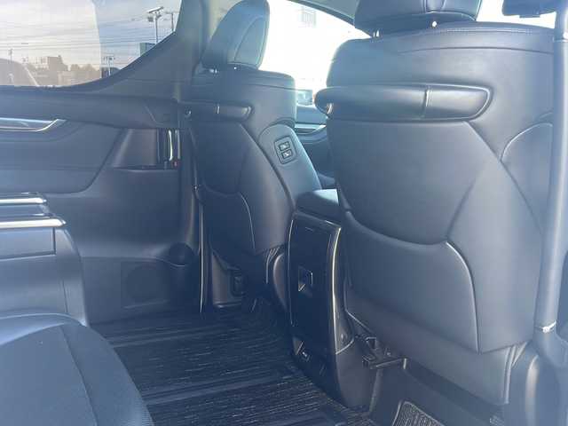 トヨタ アルファードハイブリット SR Cパッケージ 道東・釧路十勝 2015(平27)年 10.8万km ホワイトパールクリスタルシャイン ・サンルーフ/・4WD/・純正9インチSDナビ/(BT フルセグ CD DVD FM AM)/・バックカメラ/・純正11インチフリップダウンモニター/・レーダークルーズコントロール/・両側パワースライドドア/・電動リアゲート/・AC１００V（１５００W）/・前席・2ndパワーシート/・革シート/・電動オットマン/・前席シートヒーター/・ETC2.0/・衝突軽減システム/・横滑り防止/・コーナーセンサー/・前方ドライブレコーダー/・LEDヘッドライト/・フォグライト/・オートマチックハイビーム/・オートライト/・ドアバイザー/・電格ミラー