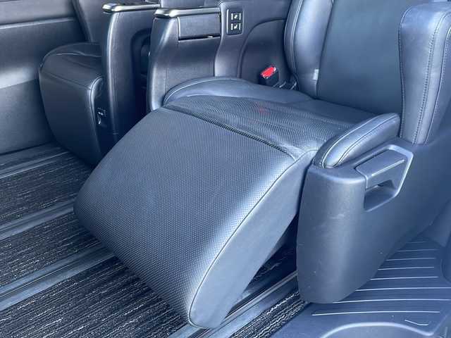 トヨタ アルファードハイブリット SR Cパッケージ 道東・釧路十勝 2015(平27)年 10.8万km ホワイトパールクリスタルシャイン ・サンルーフ/・4WD/・純正9インチSDナビ/(BT フルセグ CD DVD FM AM)/・バックカメラ/・純正11インチフリップダウンモニター/・レーダークルーズコントロール/・両側パワースライドドア/・電動リアゲート/・AC１００V（１５００W）/・前席・2ndパワーシート/・革シート/・電動オットマン/・前席シートヒーター/・ETC2.0/・衝突軽減システム/・横滑り防止/・コーナーセンサー/・前方ドライブレコーダー/・LEDヘッドライト/・フォグライト/・オートマチックハイビーム/・オートライト/・ドアバイザー/・電格ミラー