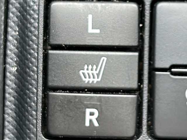 トヨタ アクア G G’s 茨城県 2016(平28)年 2.5万km ライムホワイトパールクリスタルシャイン 社外SDナビ(Bluetooth/バックカメラ/ワンセグTV)/ETC/横滑り防止装置/レーンキープアシスト/LEDオートライト/オートマチックハイビーム/USB入力端子/衝突被害軽減システム/クルーズコントロール/スマートキー/G‘sエアロパーツ/冷房AAC/17インチ純正アルミホイール/純正フロアマット/シートヒーター