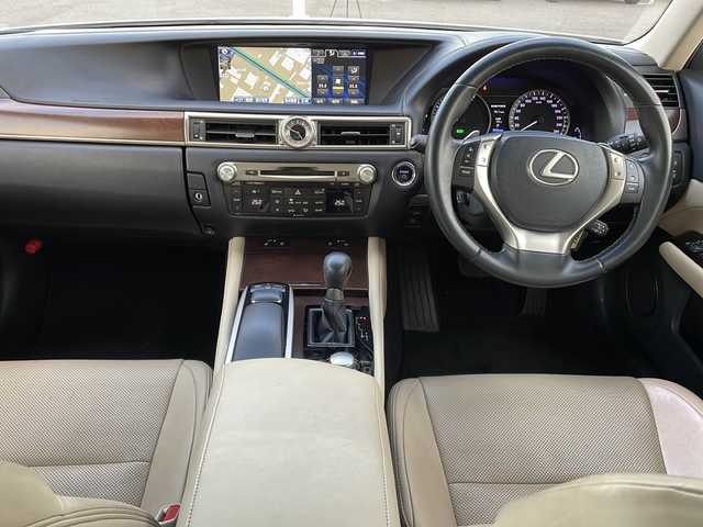 レクサス ＧＳ 300h Iパッケージ 山口県 2014(平26)年 10万km ホワイトパールクリスタルシャイン Fスポーツ仕様フロントバンパー/純正HDDナビ/・フルセグテレビ/・AM/FM/CD/DVD/・Bluetooth/バックカメラ/ETC/クルーズコントロール/ドライブモードセレクトスイッチ/ヒルスタートアシスト/パドルシフト/ブラインドスポットモニター/レザーシート/エアシート/シートヒーター/パワーシートD席/N席/スマートキー/プッシュスタート/スペアキー1本/純正フロアマット/パワーバックドア/社外19インチアルミホイール/ドアバイザー/ウィンカーミラー/取り扱い説明書