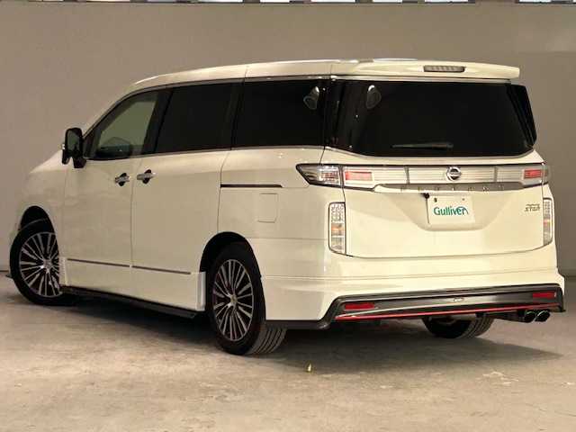 日産 エルグランド 250HWS S アーバンクロム ホワイトレザー 宮城県 2016(平28)年 6.7万km ブリリアントホワイトパール ニスモフルエアロパーツ/社外フローティングナビ/（型番：CN-FIX)/・フルセグTV/Bluetooth/CD/DVD/・バックカメラ/ETC/前後ドライブレコーダー/フリップダウンモニター/両側パワースライドドア/クルーズコントロール/MTモード付きAT/社外コンビステアリング/ハーフレザーシート/オットマン/プッシュスタート/LEDヘッドライト/オートライト/フォグランプ/電動格納ミラー/純正アルミホイール/純正フロアマット