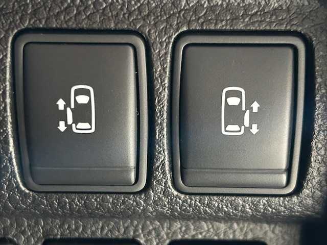 日産 エルグランド 250HWS S アーバンクロム ホワイトレザー 宮城県 2016(平28)年 6.7万km ブリリアントホワイトパール ニスモフルエアロパーツ/社外フローティングナビ/（型番：CN-FIX)/・フルセグTV/Bluetooth/CD/DVD/・バックカメラ/ETC/前後ドライブレコーダー/フリップダウンモニター/両側パワースライドドア/クルーズコントロール/MTモード付きAT/社外コンビステアリング/ハーフレザーシート/オットマン/プッシュスタート/LEDヘッドライト/オートライト/フォグランプ/電動格納ミラー/純正アルミホイール/純正フロアマット