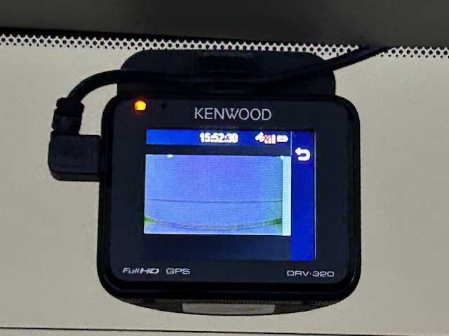 日産 エルグランド 250HWS S アーバンクロム ホワイトレザー 宮城県 2016(平28)年 6.7万km ブリリアントホワイトパール ニスモフルエアロパーツ/社外フローティングナビ/（型番：CN-FIX)/・フルセグTV/Bluetooth/CD/DVD/・バックカメラ/ETC/前後ドライブレコーダー/フリップダウンモニター/両側パワースライドドア/クルーズコントロール/MTモード付きAT/社外コンビステアリング/ハーフレザーシート/オットマン/プッシュスタート/LEDヘッドライト/オートライト/フォグランプ/電動格納ミラー/純正アルミホイール/純正フロアマット