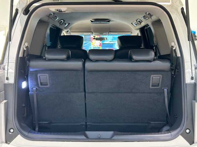 日産 エルグランド 250HWS S アーバンクロム ホワイトレザー 宮城県 2016(平28)年 6.7万km ブリリアントホワイトパール ニスモフルエアロパーツ/社外フローティングナビ/（型番：CN-FIX)/・フルセグTV/Bluetooth/CD/DVD/・バックカメラ/ETC/前後ドライブレコーダー/フリップダウンモニター/両側パワースライドドア/クルーズコントロール/MTモード付きAT/社外コンビステアリング/ハーフレザーシート/オットマン/プッシュスタート/LEDヘッドライト/オートライト/フォグランプ/電動格納ミラー/純正アルミホイール/純正フロアマット