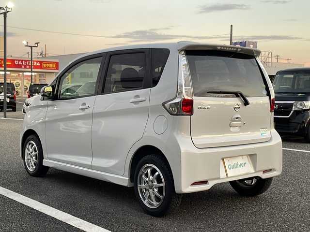 日産 デイズ ハイウェイスターX 島根県 2014(平26)年 10万km ホワイトパール 純正7インチSDナビゲーション(MM114D-W)/フルセグ CD SD ラジオ/バックカメラ/アイドリングストップ/フォグライト/電動格納ミラー/ISOFIX