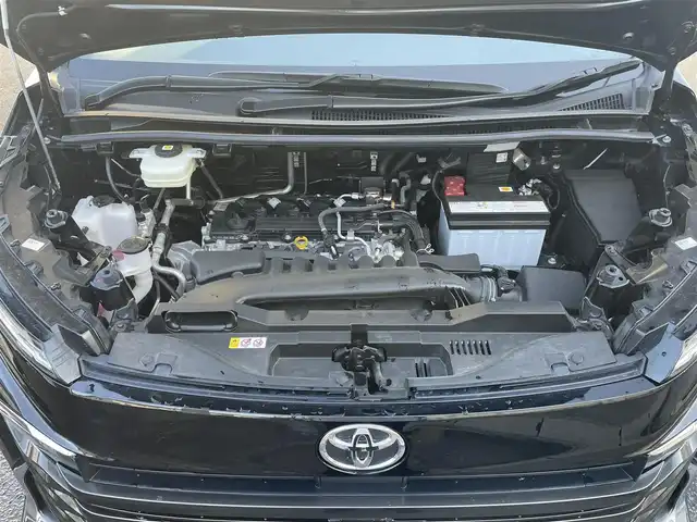 トヨタ ヴォクシー S－G 佐賀県 2024(令6)年 1.8万km アティチュードブラックマイカ 7人乗り/トヨタセーフティセンス/・プリクラッシュセーフティシステム/・レーダークルーズコントロール/・レーンディパーチャーアラート/・オートマチックハイビーム/クリアランスソナー/純正ディスプレイオーディオ/・コネクティッドナビ/・フルセグTV/BT/・CD/DVDデッキ/ETC2.0/純正16インチAW/パワースライドドア/LEDヘッドライト/プッシュスタート/電動パーキングスイッチ/社外前方ドラレコ/取扱説明書/保証書