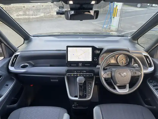 トヨタ ヴォクシー S－G 佐賀県 2024(令6)年 1.8万km アティチュードブラックマイカ 7人乗り/トヨタセーフティセンス/・プリクラッシュセーフティシステム/・レーダークルーズコントロール/・レーンディパーチャーアラート/・オートマチックハイビーム/クリアランスソナー/純正ディスプレイオーディオ/・コネクティッドナビ/・フルセグTV/BT/・CD/DVDデッキ/ETC2.0/純正16インチAW/パワースライドドア/LEDヘッドライト/プッシュスタート/電動パーキングスイッチ/社外前方ドラレコ/取扱説明書/保証書