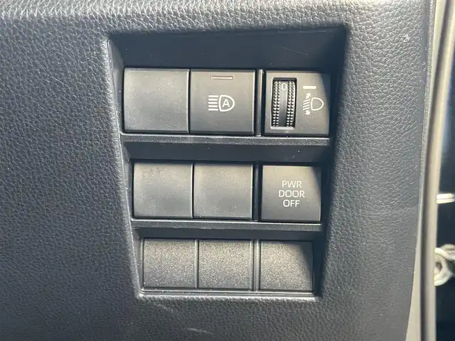 トヨタ ヴォクシー S－G 佐賀県 2024(令6)年 1.8万km アティチュードブラックマイカ 7人乗り/トヨタセーフティセンス/・プリクラッシュセーフティシステム/・レーダークルーズコントロール/・レーンディパーチャーアラート/・オートマチックハイビーム/クリアランスソナー/純正ディスプレイオーディオ/・コネクティッドナビ/・フルセグTV/BT/・CD/DVDデッキ/ETC2.0/純正16インチAW/パワースライドドア/LEDヘッドライト/プッシュスタート/電動パーキングスイッチ/社外前方ドラレコ/取扱説明書/保証書