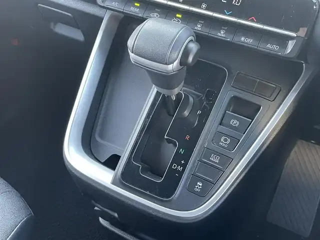 トヨタ ヴォクシー S－G 佐賀県 2024(令6)年 1.8万km アティチュードブラックマイカ 7人乗り/トヨタセーフティセンス/・プリクラッシュセーフティシステム/・レーダークルーズコントロール/・レーンディパーチャーアラート/・オートマチックハイビーム/クリアランスソナー/純正ディスプレイオーディオ/・コネクティッドナビ/・フルセグTV/BT/・CD/DVDデッキ/ETC2.0/純正16インチAW/パワースライドドア/LEDヘッドライト/プッシュスタート/電動パーキングスイッチ/社外前方ドラレコ/取扱説明書/保証書