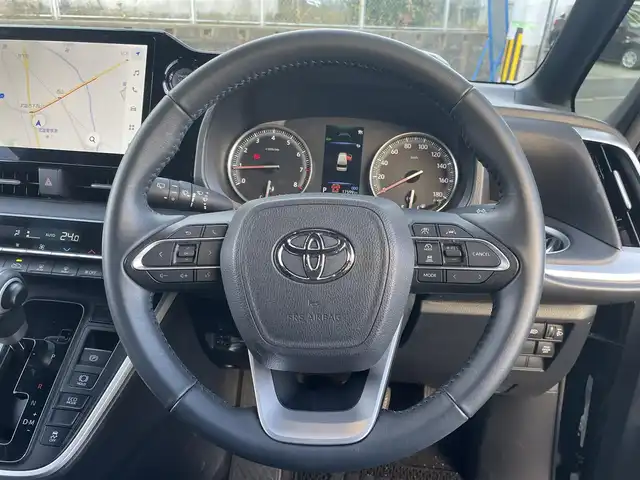トヨタ ヴォクシー S－G 佐賀県 2024(令6)年 1.8万km アティチュードブラックマイカ 7人乗り/トヨタセーフティセンス/・プリクラッシュセーフティシステム/・レーダークルーズコントロール/・レーンディパーチャーアラート/・オートマチックハイビーム/クリアランスソナー/純正ディスプレイオーディオ/・コネクティッドナビ/・フルセグTV/BT/・CD/DVDデッキ/ETC2.0/純正16インチAW/パワースライドドア/LEDヘッドライト/プッシュスタート/電動パーキングスイッチ/社外前方ドラレコ/取扱説明書/保証書