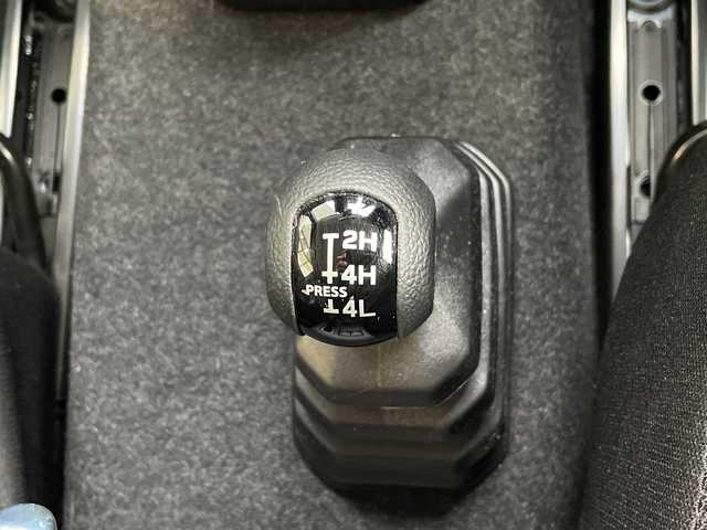 スズキ ジムニー シエラ JC 愛知県 2024(令6)年 2.2万km ミディアムグレー ディスプレイオーディオ　ナビ機能なし/クルーズコントロール/シートヒーター/バックカメラ/Bluetooth/衝突軽減システム/純正アルミホイール/４WD/LEDヘッドライト/レーンキープアシスト/ステアリングスイッチ/スマートキー/プッシュスタート