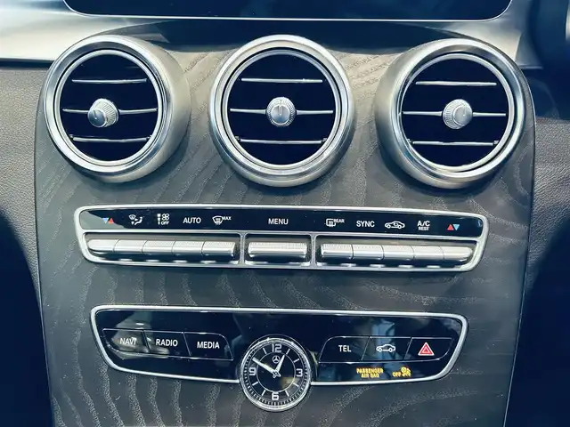 メルセデス・ベンツ Ｃ２００ アバンギャルド AMGライン 大阪府 2019(平31)年 2.3万km ダイヤモンドホワイト レーダーセーフティ/純正ナビ/TV/バックカメラ/applecarplay/ACC/純正18インチAW/LEDヘッドライト/アンビエントライト/ブラインドスポット/クリアランスソナー/黒革/メモリ付きパワーシート/シートヒーター/ETC/ドラレコ