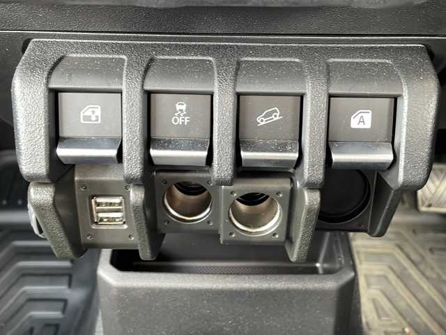 スズキ ジムニー XC 静岡県 2025(令7)年 0.3万km ピュアホワイトP /ワンオーナー//社外ナビ/地デジTV//CD/DVD/Bluetooth//3インチリフトアップ//柿本改マフラー//ラテラルロッド//社外エアクリーナー//社外パイピング//社外サイドステップ//社外グリル//クルーズコントロール//衝突軽減ブレーキ//社外16インチAW//LEDヘッドライト//保証書//取説