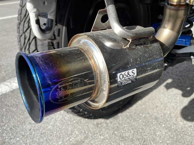 スズキ ジムニー XC 静岡県 2025(令7)年 0.3万km ピュアホワイトP /ワンオーナー//社外ナビ/地デジTV//CD/DVD/Bluetooth//3インチリフトアップ//柿本改マフラー//ラテラルロッド//社外エアクリーナー//社外パイピング//社外サイドステップ//社外グリル//クルーズコントロール//衝突軽減ブレーキ//社外16インチAW//LEDヘッドライト//保証書//取説