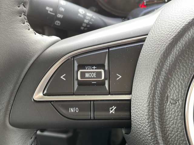 スズキ ジムニー XC 静岡県 2025(令7)年 0.3万km ピュアホワイトP /ワンオーナー//社外ナビ/地デジTV//CD/DVD/Bluetooth//3インチリフトアップ//柿本改マフラー//ラテラルロッド//社外エアクリーナー//社外パイピング//社外サイドステップ//社外グリル//クルーズコントロール//衝突軽減ブレーキ//社外16インチAW//LEDヘッドライト//保証書//取説