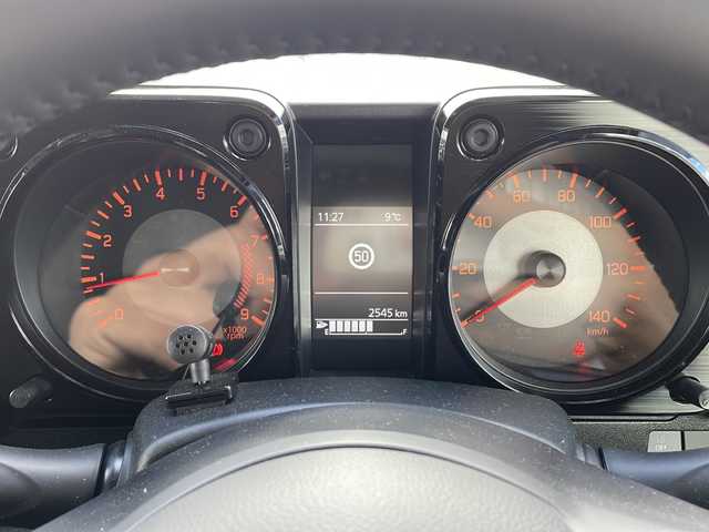 スズキ ジムニー XC 静岡県 2025(令7)年 0.3万km ピュアホワイトP /ワンオーナー//社外ナビ/地デジTV//CD/DVD/Bluetooth//3インチリフトアップ//柿本改マフラー//ラテラルロッド//社外エアクリーナー//社外パイピング//社外サイドステップ//社外グリル//クルーズコントロール//衝突軽減ブレーキ//社外16インチAW//LEDヘッドライト//保証書//取説