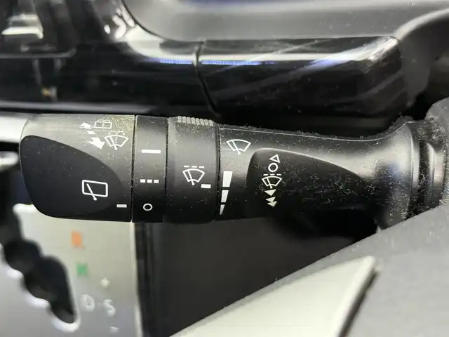 トヨタ ハイエース GL 愛知県 2016(平28)年 9.3万km ホワイトパールクリスタルシャイン 伊原工業アイシート（ベッドキット）/フロントスポイラー/リアスポイラー/リアウィング/SDナビ（AVIC-ZH0777W）/・CD/・DVD/・Bluetooth/フリップダウンモニター/パワースライドドア/レザー調シートカバー/ダズフェローズテールランプ/LEDヘッドライト/ツイーター/電動格納ミラー/プッシュスタート/ETC/フォグランプ/ミラー型レーダー探知機/フローリングマット