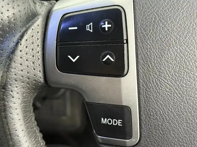 トヨタ ハイエース GL 愛知県 2016(平28)年 9.3万km ホワイトパールクリスタルシャイン 伊原工業アイシート（ベッドキット）/フロントスポイラー/リアスポイラー/リアウィング/SDナビ（AVIC-ZH0777W）/・CD/・DVD/・Bluetooth/フリップダウンモニター/パワースライドドア/レザー調シートカバー/ダズフェローズテールランプ/LEDヘッドライト/ツイーター/電動格納ミラー/プッシュスタート/ETC/フォグランプ/ミラー型レーダー探知機/フローリングマット