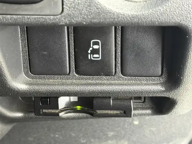 トヨタ ハイエース GL 愛知県 2016(平28)年 9.3万km ホワイトパールクリスタルシャイン 伊原工業アイシート（ベッドキット）/フロントスポイラー/リアスポイラー/リアウィング/SDナビ（AVIC-ZH0777W）/・CD/・DVD/・Bluetooth/フリップダウンモニター/パワースライドドア/レザー調シートカバー/ダズフェローズテールランプ/LEDヘッドライト/ツイーター/電動格納ミラー/プッシュスタート/ETC/フォグランプ/ミラー型レーダー探知機/フローリングマット