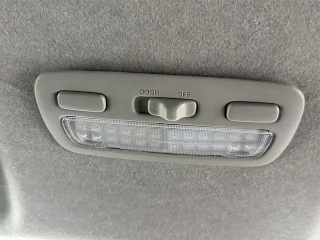 トヨタ ハイエース GL 愛知県 2016(平28)年 9.3万km ホワイトパールクリスタルシャイン 伊原工業アイシート（ベッドキット）/フロントスポイラー/リアスポイラー/リアウィング/SDナビ（AVIC-ZH0777W）/・CD/・DVD/・Bluetooth/フリップダウンモニター/パワースライドドア/レザー調シートカバー/ダズフェローズテールランプ/LEDヘッドライト/ツイーター/電動格納ミラー/プッシュスタート/ETC/フォグランプ/ミラー型レーダー探知機/フローリングマット