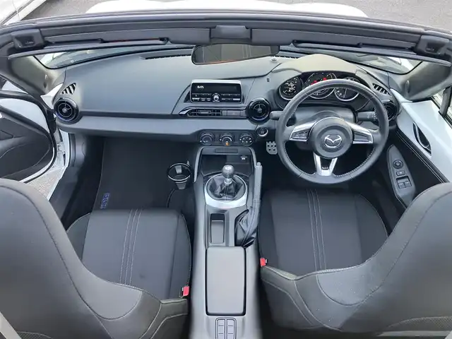 マツダ ロードスター 990S 静岡県 2022(令4)年 0.4万km スノーフレイクホワイトパールマイカ ワンオーナー/プッシュスタート/ETC/LED/オートライト/レインセンサー/ブラインドスポットモニター/レーンアシスト/RAYS CE28/ブレンボキャリパー/マックガード