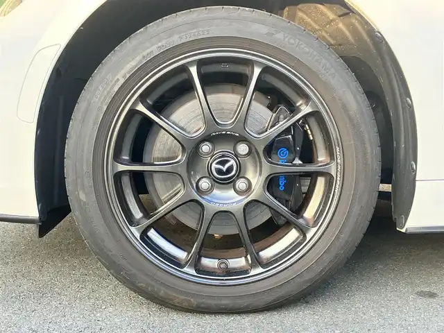 マツダ ロードスター 990S 静岡県 2022(令4)年 0.4万km スノーフレイクホワイトパールマイカ ワンオーナー/プッシュスタート/ETC/LED/オートライト/レインセンサー/ブラインドスポットモニター/レーンアシスト/RAYS CE28/ブレンボキャリパー/マックガード