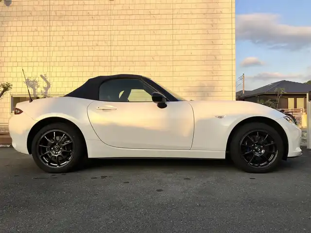 マツダ ロードスター 990S 静岡県 2022(令4)年 0.4万km スノーフレイクホワイトパールマイカ ワンオーナー/プッシュスタート/ETC/LED/オートライト/レインセンサー/ブラインドスポットモニター/レーンアシスト/RAYS CE28/ブレンボキャリパー/マックガード