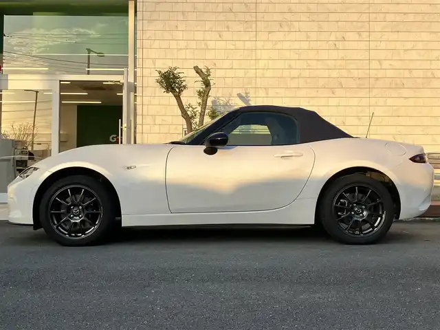 マツダ ロードスター 990S 静岡県 2022(令4)年 0.4万km スノーフレイクホワイトパールマイカ ワンオーナー/プッシュスタート/ETC/LED/オートライト/レインセンサー/ブラインドスポットモニター/レーンアシスト/RAYS CE28/ブレンボキャリパー/マックガード