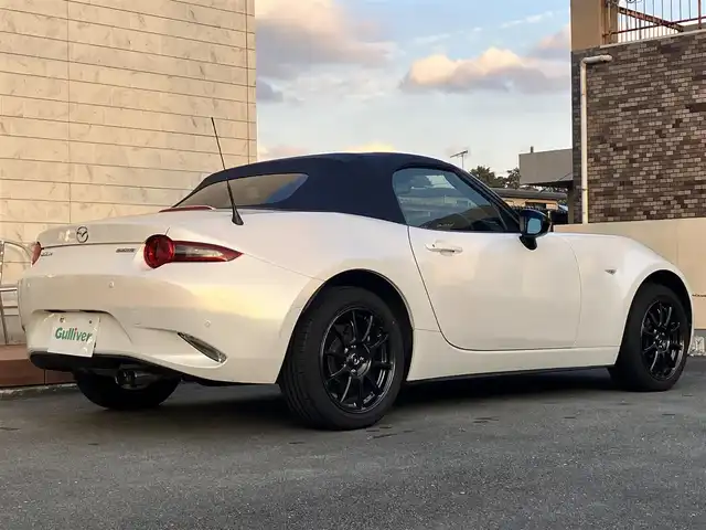 マツダ ロードスター 990S 静岡県 2022(令4)年 0.4万km スノーフレイクホワイトパールマイカ ワンオーナー/プッシュスタート/ETC/LED/オートライト/レインセンサー/ブラインドスポットモニター/レーンアシスト/RAYS CE28/ブレンボキャリパー/マックガード