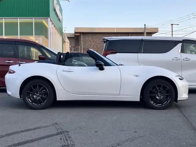 マツダ ロードスター 990S 静岡県 2022(令4)年 0.4万km スノーフレイクホワイトパールマイカ ワンオーナー/プッシュスタート/ETC/LED/オートライト/レインセンサー/ブラインドスポットモニター/レーンアシスト/RAYS CE28/ブレンボキャリパー/マックガード