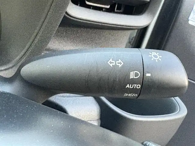 トヨタ シエンタ ハイブリッド G 滋賀県 2022(令4)年 2.3万km ホワイトパールクリスタルシャイン 純正ナビ/【Bluetooth/AndroidAuto/AppleCarPlay】/バックカメラ/ETC/ドライブレコーダー/トヨタセーフティセンス/・プリクラッシュセーフティ/・レーントレーシングアシスト/・レーンディパーチャーアラート/・レーダークルーズコントロール/・オートマチックハイビーム/・ロードサインアシスト/・プロアクティブドライビングアシスト/・発進遅れ告知機能/ブラインドスポットモニター/両側パワースライドドア/LEDヘッドライト/ステアリングスイッチ/スマートキー/AC100V