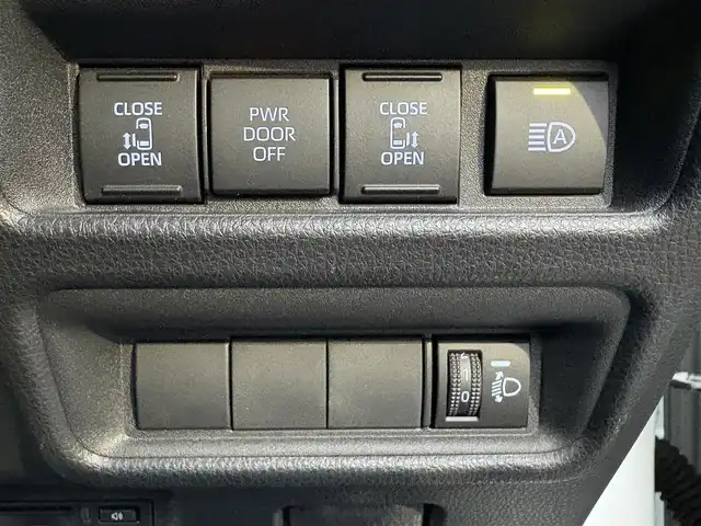 トヨタ シエンタ ハイブリッド G 滋賀県 2022(令4)年 2.3万km ホワイトパールクリスタルシャイン 純正ナビ/【Bluetooth/AndroidAuto/AppleCarPlay】/バックカメラ/ETC/ドライブレコーダー/トヨタセーフティセンス/・プリクラッシュセーフティ/・レーントレーシングアシスト/・レーンディパーチャーアラート/・レーダークルーズコントロール/・オートマチックハイビーム/・ロードサインアシスト/・プロアクティブドライビングアシスト/・発進遅れ告知機能/ブラインドスポットモニター/両側パワースライドドア/LEDヘッドライト/ステアリングスイッチ/スマートキー/AC100V