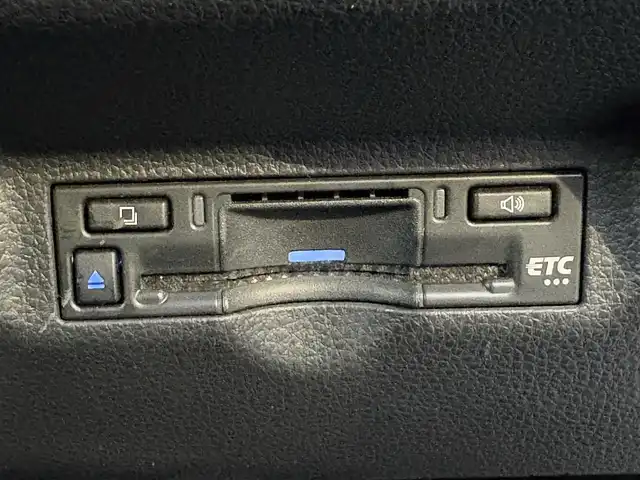 トヨタ シエンタ ハイブリッド G 滋賀県 2022(令4)年 2.3万km ホワイトパールクリスタルシャイン 純正ナビ/【Bluetooth/AndroidAuto/AppleCarPlay】/バックカメラ/ETC/ドライブレコーダー/トヨタセーフティセンス/・プリクラッシュセーフティ/・レーントレーシングアシスト/・レーンディパーチャーアラート/・レーダークルーズコントロール/・オートマチックハイビーム/・ロードサインアシスト/・プロアクティブドライビングアシスト/・発進遅れ告知機能/ブラインドスポットモニター/両側パワースライドドア/LEDヘッドライト/ステアリングスイッチ/スマートキー/AC100V