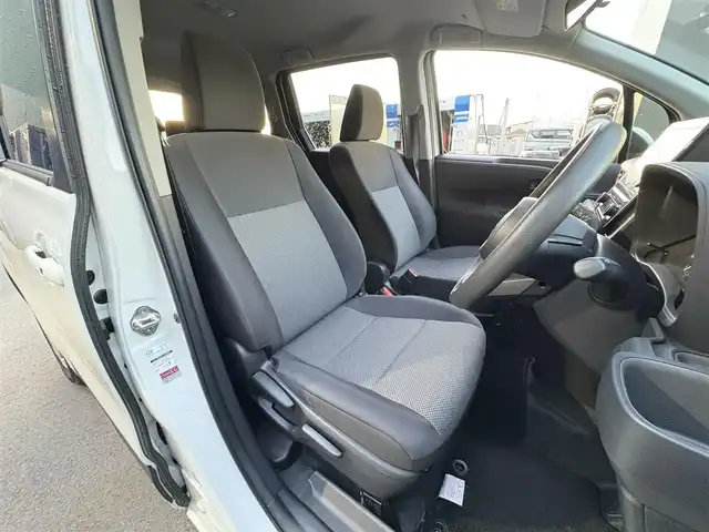 トヨタ シエンタ ハイブリッド G 滋賀県 2022(令4)年 2.3万km ホワイトパールクリスタルシャイン 純正ナビ/【Bluetooth/AndroidAuto/AppleCarPlay】/バックカメラ/ETC/ドライブレコーダー/トヨタセーフティセンス/・プリクラッシュセーフティ/・レーントレーシングアシスト/・レーンディパーチャーアラート/・レーダークルーズコントロール/・オートマチックハイビーム/・ロードサインアシスト/・プロアクティブドライビングアシスト/・発進遅れ告知機能/ブラインドスポットモニター/両側パワースライドドア/LEDヘッドライト/ステアリングスイッチ/スマートキー/AC100V