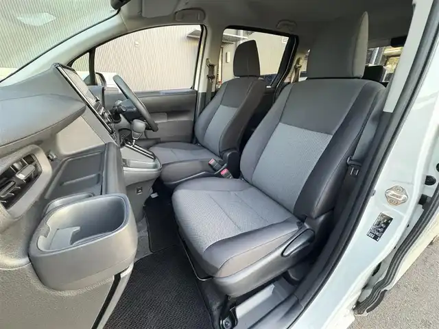 トヨタ シエンタ ハイブリッド G 滋賀県 2022(令4)年 2.3万km ホワイトパールクリスタルシャイン 純正ナビ/【Bluetooth/AndroidAuto/AppleCarPlay】/バックカメラ/ETC/ドライブレコーダー/トヨタセーフティセンス/・プリクラッシュセーフティ/・レーントレーシングアシスト/・レーンディパーチャーアラート/・レーダークルーズコントロール/・オートマチックハイビーム/・ロードサインアシスト/・プロアクティブドライビングアシスト/・発進遅れ告知機能/ブラインドスポットモニター/両側パワースライドドア/LEDヘッドライト/ステアリングスイッチ/スマートキー/AC100V