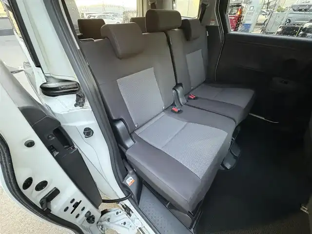 トヨタ シエンタ ハイブリッド G 滋賀県 2022(令4)年 2.3万km ホワイトパールクリスタルシャイン 純正ナビ/【Bluetooth/AndroidAuto/AppleCarPlay】/バックカメラ/ETC/ドライブレコーダー/トヨタセーフティセンス/・プリクラッシュセーフティ/・レーントレーシングアシスト/・レーンディパーチャーアラート/・レーダークルーズコントロール/・オートマチックハイビーム/・ロードサインアシスト/・プロアクティブドライビングアシスト/・発進遅れ告知機能/ブラインドスポットモニター/両側パワースライドドア/LEDヘッドライト/ステアリングスイッチ/スマートキー/AC100V