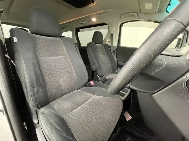 トヨタ ヴェルファイア 2．4Z 道央・札幌 2013(平25)年 4.3万km ホワイトパールクリスタルシャイン ・４WD/・禁煙車/・8インチワイド純正HDDナビ/・ALPINEフリップダウンモニター/・CD/DVD/BT/フルセグ/SD/HDD/（オーディオVTRモードでtypeCからスマートフォン接続可）/・アラウンドビューモニター/・前後ドライブレコーダー/・ビルトインETC/・社外レーダー探知機/・横滑り防止装置/・前後コーナーセンサー/・HIDヘッドライト/・フォグ/・ドアバイザー/・純正フロアマット/・純正18インチAW/・nanoe/・ecoモード/・ステアリングスイッチ/・ミラーウィンカー/・取扱説明書/・プッシュスタート/・スマートキー/・スペアキー