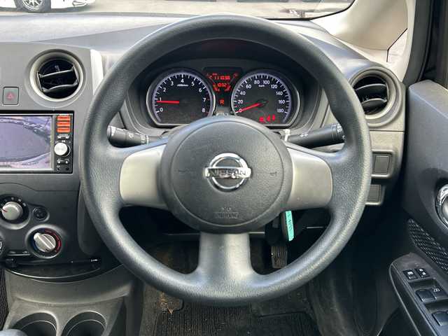 日産 ノート X 長野県 2014(平26)年 11.1万km スーパーブラック ・純正ナビ/・フルセグTV/CD/SD/AUX/・バックカメラ/・ETC/・社外15インチAW/・スペアキー/・プッシュスタート/・スマートキー