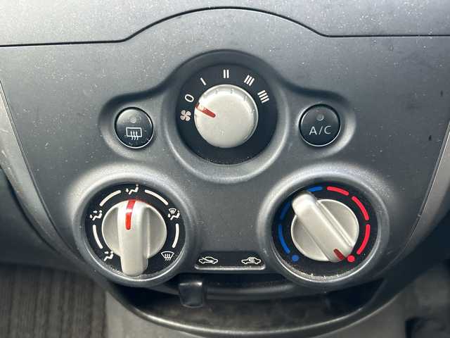 日産 ノート X 長野県 2014(平26)年 11.1万km スーパーブラック ・純正ナビ/・フルセグTV/CD/SD/AUX/・バックカメラ/・ETC/・社外15インチAW/・スペアキー/・プッシュスタート/・スマートキー