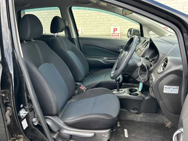 日産 ノート X 長野県 2014(平26)年 11.1万km スーパーブラック ・純正ナビ/・フルセグTV/CD/SD/AUX/・バックカメラ/・ETC/・社外15インチAW/・スペアキー/・プッシュスタート/・スマートキー