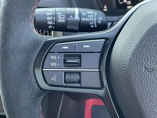 ホンダ シビック タイプR 島根県 2023(令5)年 0.3万km チャンピオンシップホワイト 登録時走行距離 2423km/ワンオーナー/取扱説明書/保証書/6速MT車/純正９インチナビ/AppleCarPlay/AndroidAuto/フルセグテレビ/バックカメラ/Honda SENSING/アダプティブクルーズコントロール/レーンキープアシスト/ブラインドスポットモニター/衝突軽減ブレーキ/横滑り防止装置/フルLEDヘッドライト/TYPE R専用10.2インチデジタルグラフィックメーター/Honda LogR/純正フロアマット/ドアバイザー/ETC2.0車載器/ドライブレコーダー前後/19インチリバースリムアルミホイール/禁煙車