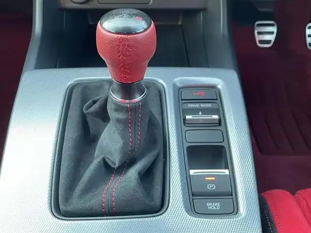 ホンダ シビック タイプR 島根県 2023(令5)年 0.3万km チャンピオンシップホワイト 登録時走行距離 2423km/ワンオーナー/取扱説明書/保証書/6速MT車/純正９インチナビ/AppleCarPlay/AndroidAuto/フルセグテレビ/バックカメラ/Honda SENSING/アダプティブクルーズコントロール/レーンキープアシスト/ブラインドスポットモニター/衝突軽減ブレーキ/横滑り防止装置/フルLEDヘッドライト/TYPE R専用10.2インチデジタルグラフィックメーター/Honda LogR/純正フロアマット/ドアバイザー/ETC2.0車載器/ドライブレコーダー前後/19インチリバースリムアルミホイール/禁煙車