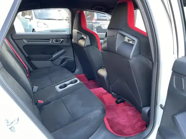 ホンダ シビック タイプR 島根県 2023(令5)年 0.3万km チャンピオンシップホワイト 登録時走行距離 2423km/ワンオーナー/取扱説明書/保証書/6速MT車/純正９インチナビ/AppleCarPlay/AndroidAuto/フルセグテレビ/バックカメラ/Honda SENSING/アダプティブクルーズコントロール/レーンキープアシスト/ブラインドスポットモニター/衝突軽減ブレーキ/横滑り防止装置/フルLEDヘッドライト/TYPE R専用10.2インチデジタルグラフィックメーター/Honda LogR/純正フロアマット/ドアバイザー/ETC2.0車載器/ドライブレコーダー前後/19インチリバースリムアルミホイール/禁煙車