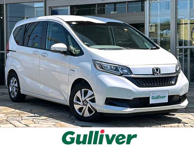 ホンダ フリード ハイブリット G ホンダセンシング 静岡県 2021(令3)年 2.5万km プラチナホワイトパール 純正ナビ/・FM/AM/・フルセグTV/・iPod/・SD/・Music Rack/・CD/DVD/・Bluetooth/主要装備/・ＥＴＣ/・両側パワースライドドア/・レーダークルコン/・ホンダセンシング/・車線逸脱防止/・バックカメラ/・ＬＥＤヘッドライト/・オートライト/・横滑り防止装置/・純正フロアマット/・純正ホイールキャップ