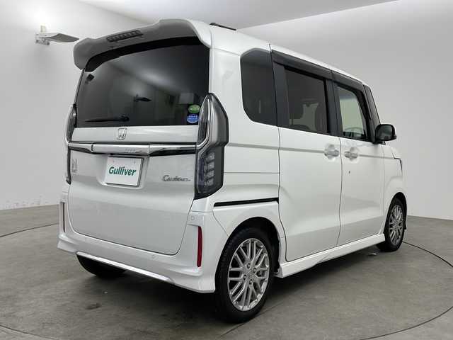 ホンダ Ｎ ＢＯＸ カスタム L ターボ 兵庫県 2021(令3)年 5万km プラチナホワイトパール 純正ナビ/前後ドライブレコーダー/フロントベンチシート/チップアップ&ダイブダウン機構付スライドリアシート/パワースライドドア（イージーオープンドアハンドル、タッチセンサー/挟み込み防止機構付、リモコン&運転席スイッチ開閉式）（リア両側）/アレルクリーンプラスシート/純正ナビ/前後ドライブレコーダー/パドルシフト/本革巻セレクトノブ/左右独立式リアセンターアームレスト/運転席/助手席コンビニフック付シートバックテーブル/Honda SENSING/　アダプティブクルーズコントロール/　衝突軽減ブレーキ/360° スーパーUV・IRカット パッケージ/パーキングセンサーシステム/Hondaスマートキーシステム/9灯式フルLEDヘッドライト/前席用i-サイドエアバッグシステム＋サイドカーテンエアバッグシステム〈前席/後席対応〉/ナビ装着用スペシャルパッケージ/運転席&助手席シートヒーター/充電用USBジャック（急速充電対応タイプ2個付）/ロールサンシェード/プラズマクラスター技術搭載フルオート・エアコンディショナー/15インチアルミホイール シルバー塗装＋切削