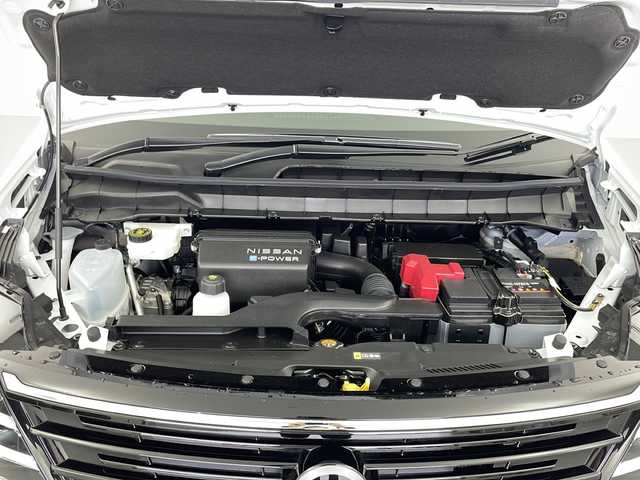 日産 セレナ e－パワー ハイウェイスター V 岐阜県 2025(令7)年 0.1万km未満 白 統合型インターフェースディスプレイ/アドバンスドドライブアシストディスプレイ/NissanConnectナビゲーションシステム/オートレベライザー/インテリジェント ルームミラー/ブラインドスポットモニター/アラウンドビューモニター/バックカメラ/フリップダウンモニター/プロパイロット/ハンドル支援/追従型クルーズコントロール/レーンキープアシスト/衝突軽減ブレーキ/横滑り防止/両側パワースライドドア/スペアキー/ETC