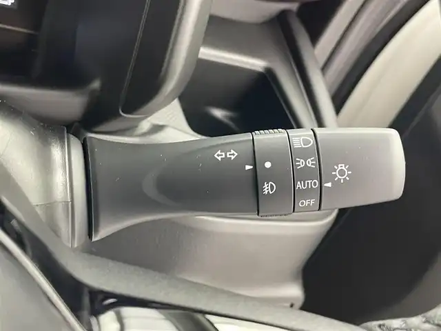 スズキ スペーシア カスタム HYBRID XS 宮城県 2025(令7)年 0.1万km未満 ピュアホワイトパール/ブラック2トーン 届出済未使用車/カスタム HV XS　4WD　/全方位モニター付きメモリ-ナビゲーション・スズキコネクト対応通信機装着車(195800円)/全方位モニター　/両側パワースライドドア　/レーダークルーズコントロール/シートヒーター　/ステアリングヒーター　/ヘッドアップディスプレイ　/衝突被害軽減　/レーンキープアシスト/LEDヘッドライト/充電用USBポート/後席オットマン/ルーフブラック