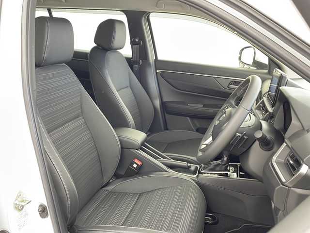 ホンダ ＷＲ－Ｖ Z+ 兵庫県 2024(令6)年 0.6万km プラチナホワイトパール ・純正ナビ＆フルセグ＆BT＆USB/・バックカメラ/・衝突軽減ブレーキ/・レーダークルーズコントロール/・レーンキープアシスト/・踏み間違い防止装置/・標識認識機能/・先行車発進お知らせ/・リアパーキングセンサー/・オートマチックハイビーム/・LEDライト/・LEDフォグ/・オートライト/・パドルシフト/・スマートキー/・プッシュスタート/・ビルトインETC/・フロアマット/・ルーフレール/・ハーフレザーシート