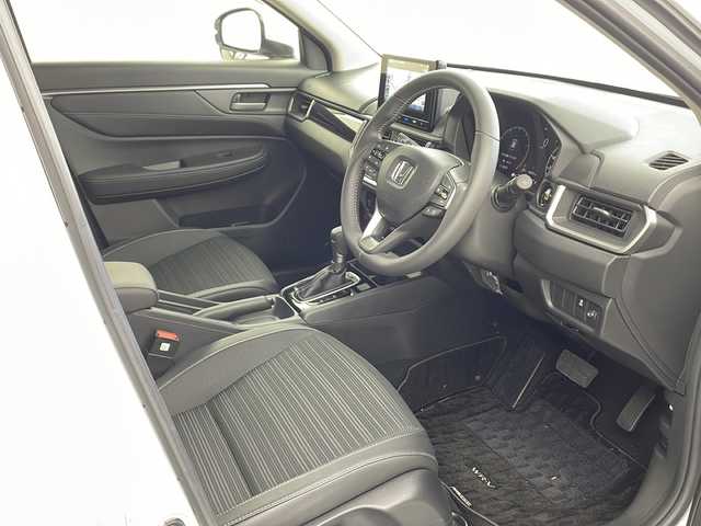 ホンダ ＷＲ－Ｖ Z+ 兵庫県 2024(令6)年 0.6万km プラチナホワイトパール ・純正ナビ＆フルセグ＆BT＆USB/・バックカメラ/・衝突軽減ブレーキ/・レーダークルーズコントロール/・レーンキープアシスト/・踏み間違い防止装置/・標識認識機能/・先行車発進お知らせ/・リアパーキングセンサー/・オートマチックハイビーム/・LEDライト/・LEDフォグ/・オートライト/・パドルシフト/・スマートキー/・プッシュスタート/・ビルトインETC/・フロアマット/・ルーフレール/・ハーフレザーシート