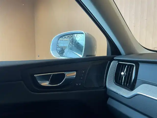 ボルボ ＸＣ６０ D4 AWD インスクリプション 愛知県 2020(令2)年 2万km ブライトシルバーM 純正ナビ /フルセグTV /360度カメラ /黒革シート /全席シートヒーター /Pシート/シートベンチレーション /パワーバックドア /harmankardon /HUD /ハンドルヒーター /ACC /LKA /BSM /LEDライト